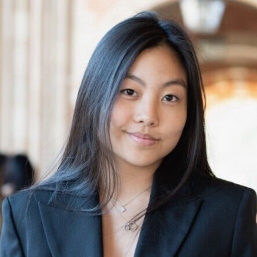 Chloe Changprai Headshot